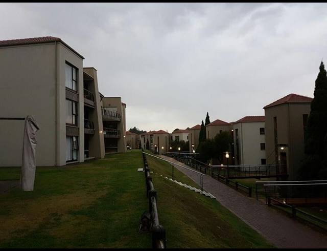 2 BEDROOM APARTMENT FOR SALE IN VANDERBIJLPARK SW 5